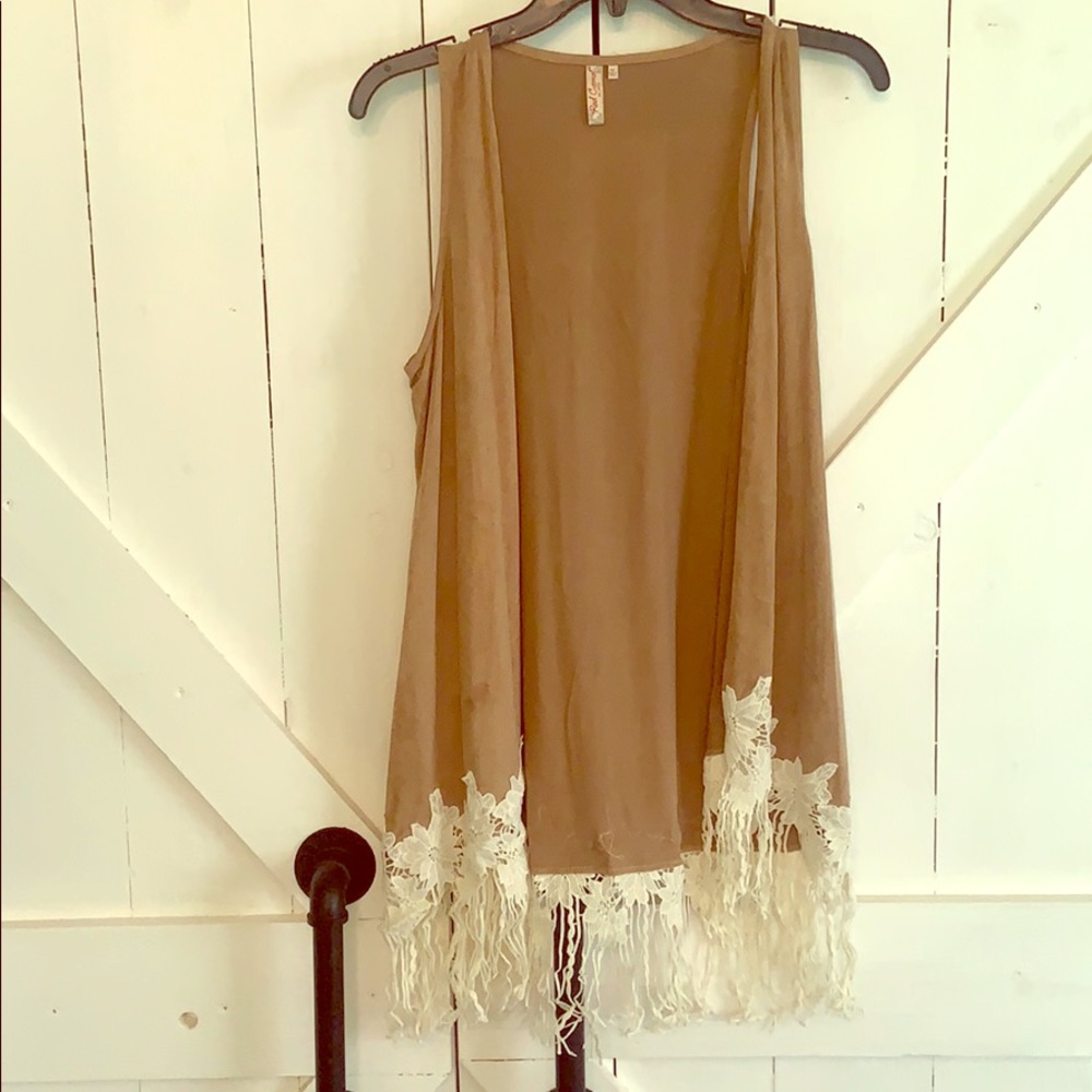 Women’s medium Red Camel vest